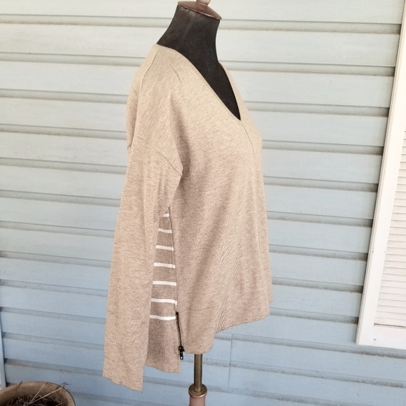 Renuar sweater top with side zipper detail, super soft, comfy sz M - Picture 5 of 7